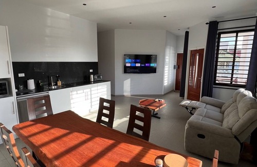 Paramaribo Apartment | Fully airconditioned & luxurious apartments – Discover Snowy Lodge – Streetview!