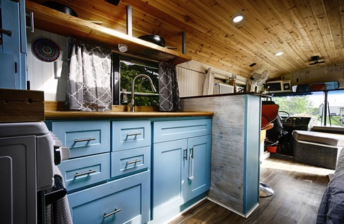 Charles Town House | Fully Converted Skoolie on Charming 40-Acre Farm with Hot Tub