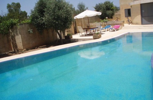 Xewkija House | Fully detached bungalow with amazing lagoon overflowing pool & walled garden