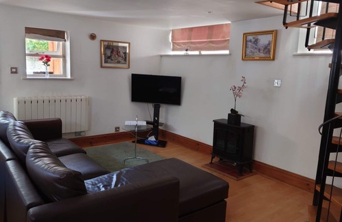Harrington Cottage | Fully Detached Cottage House Loddington Kettering