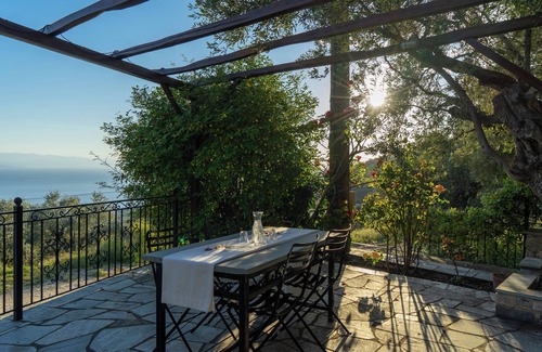Kala Nera House | Fully detached holiday home with garden and fantastic sea view.