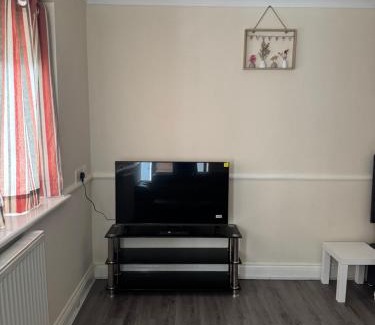 Canvey Island Apartment | Fully en-suite with kitchen