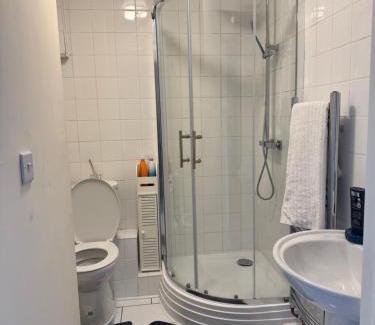 Canvey Island Apartment | Fully en-suite with kitchen