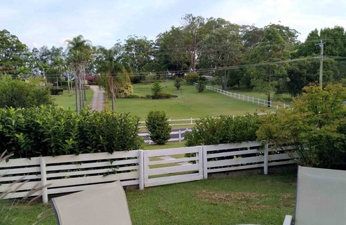 Nambucca Heads House | Fully equiped unit on residential acreage. Minutes to river, beaches and shops.