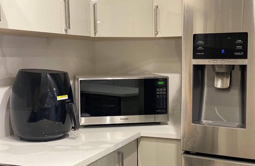 Langley House | Fully equipped 4b3b house 3 minutes drive to Highway 1