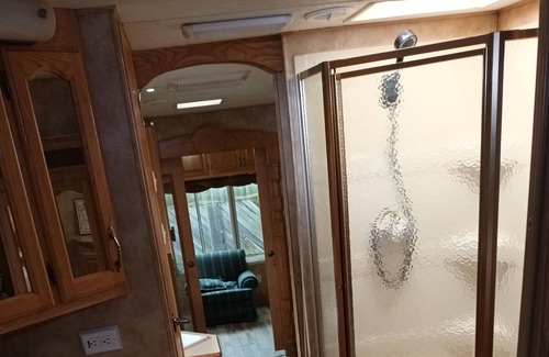 Pelham House | Fully Equipped 40 Ft RV
