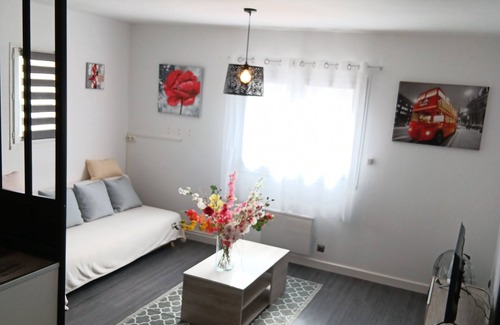 Claira Apartment | Fully-equipped apartment with master bedroom fully-equipped kitchen small terrace