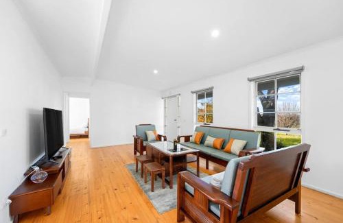 Balnarring House | Fully Equipped Balnarring Cottage for 4 w pool