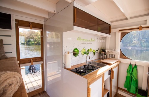 Priepert Boat Rental | Fully-Equipped Boat 'Lisa' with Terraces