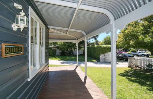 Armidale House | Fully equipped, centrally located and close to Armidale Hospital