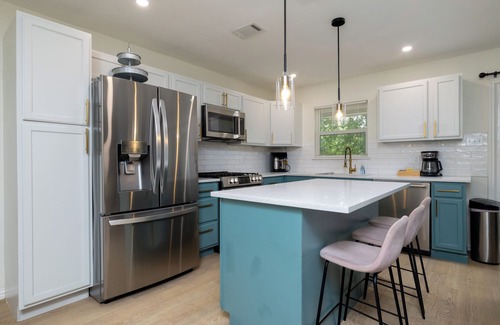 Lake Worth Cottage | Fully Equipped DFW Retreat · Walk to Lake & Dining