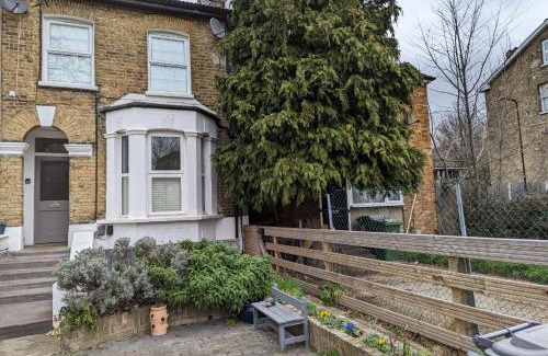 Leyton Apartment | Fully-equipped flat in the city of London