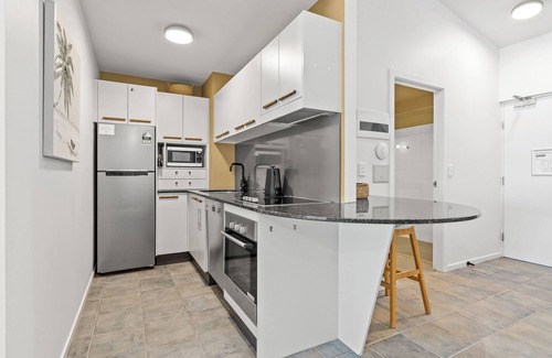 North Creek Apartment | Fully equipped for beach life & comes well-appointed w/a light airy open design