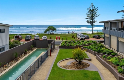 North Creek Apartment | Fully equipped for beach life & comes well-appointed w/a light airy open design