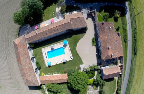 Surgeres Cottage | Fully equipped gite in a calm domaine 30 minutes from La Rochelle
