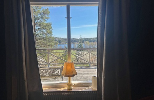 Molnbo House | Fully equipped holiday home with wonderful lake view 40 minutes outside Stockholm