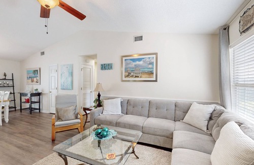 Myrtle Beach House | Fully equipped kitchen, cozy living room, enclosed yard with firepit