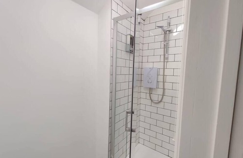 Landore Apartment | Fully Equipped Kitchen, Double room, Parking