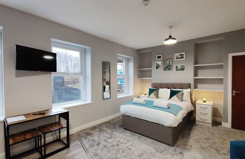 Landore Apartment | Fully Equipped Kitchen, Double room, Parking