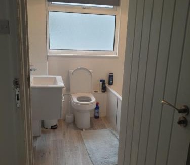 Birchanger House | Fully Equipped Modern 3 bedroom House