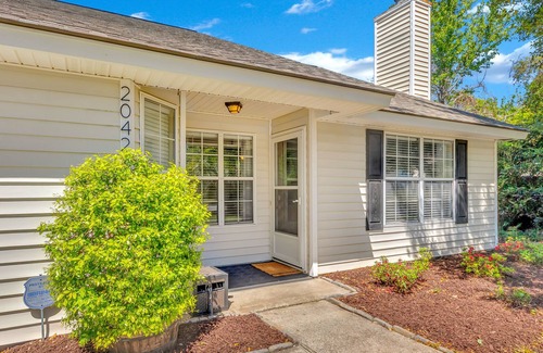 Mount Pleasant House | Fully Equipped Mount Pleasant Home Near Beaches and Downtown