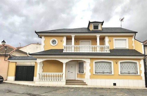 Santa Maria la Real de Nieva Ski Chalet | Fully equipped modern style individual chalet