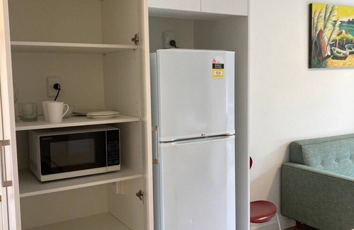 Epsom Apartment | Fully Equipped One Bedroom Unit