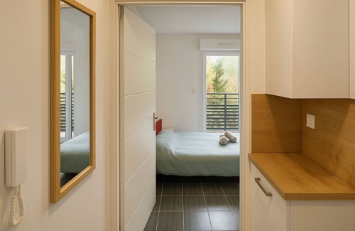 Roubaix Apartment | Fully-equipped studio with balcony and quick access to Lille