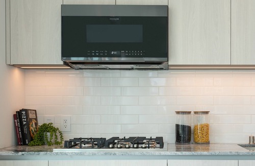 Steveston Apartment | Fully Equipped Two Bedroom Suite in Charming Steveston Village
