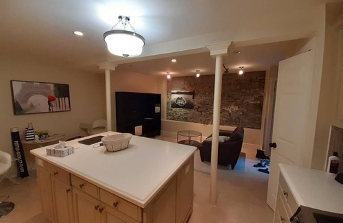Downtown Toronto House | Fully equipped unit in Victorian house, steps from UoT