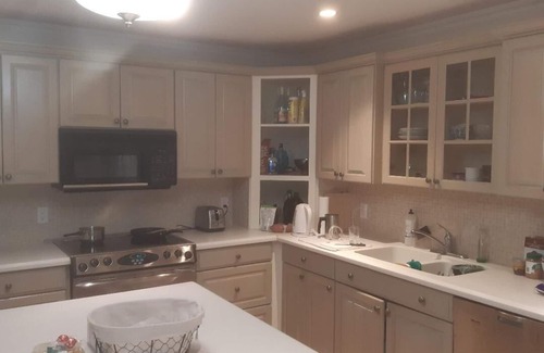 Downtown Toronto House | Fully equipped unit in Victorian house, steps from UoT
