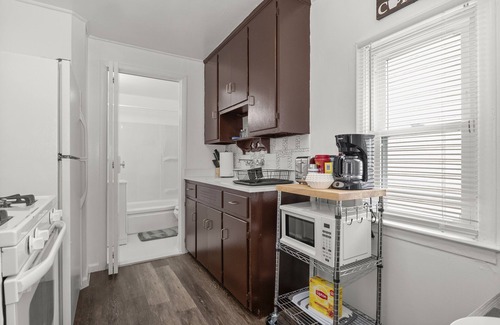 Wayne County House | Fully equipped 2br retreat (Entire House)