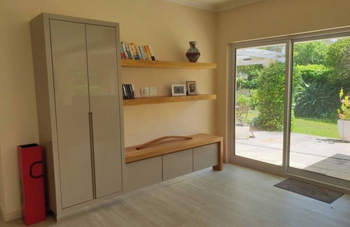 Lakeside Villa | Fully equipped villa with solar-heated pool at the Constantia Valley Wine Route