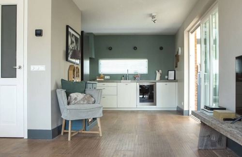 Vinkeveen House | Fully Equipped Waterfront Villa with Free Parking