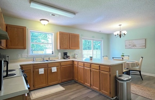 Indian Trail House | Fully fenced 3-bedroom house with garage in quiet and delightful Indian Trail