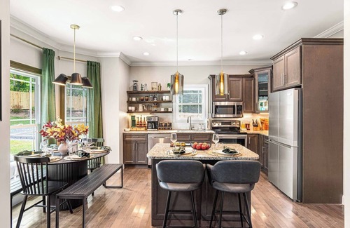 Swannanoa Villa | Fully Fenced Pickleball Asheville Luxury Retreat w/GameRoom