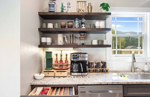 Swannanoa Villa | Fully Fenced Pickleball Asheville Luxury Retreat w/GameRoom