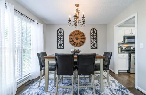 Cartersville House | Fully Fenced & Stylish 3BR Near LakePoint Sports
