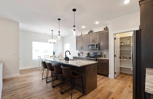 Cedar City House | Fully Fenced Yard-Dog Friendly | 2 King | 4 Twin | Summer Games!