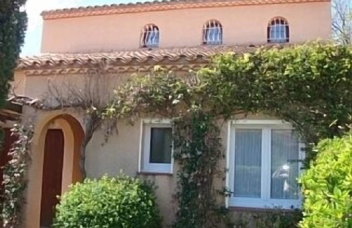 Saint-Genis Villa | Fully aircon, Modern Pretty House on the Outskirts of Well Provisioned Village