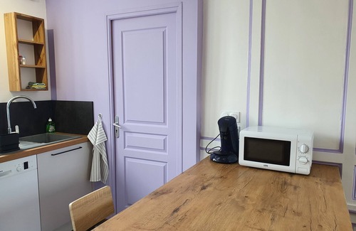 Villedieu-les-Poeles Apartment | Fully furnished and equipped apartment in the courtyard of the Haut Manoir