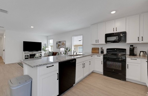 Lincoln Park House | Fully Furnished New Home, All-Inclusive, Family-Friendly, Resort-Style Community