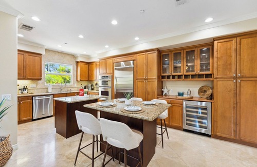 Huntington Beach House | Fully Furnished - Prime Location - Huntington Beach *Minutes from the Beach*