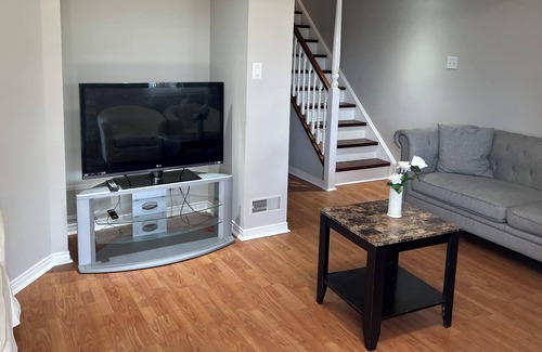 Central Erin Mills Apartment | FULLY FURNISHED 1 BD walk out basement apartment