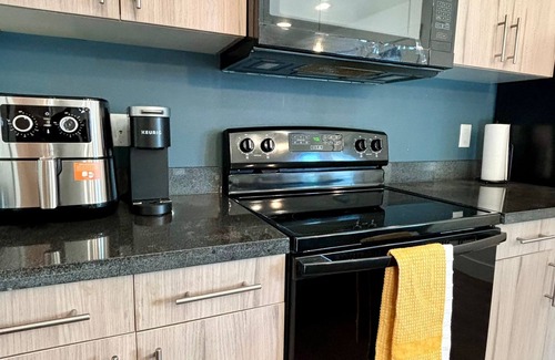 Brownsville Apartment | Fully Furnished 1 bedroom apartment at Wildrose Villas