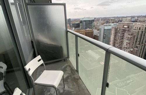 Bay Street Corridor Apartment | Fully furnished 1 bed apartment in downtown toronto high floor!