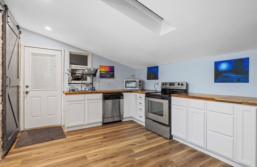 Englewood Condo | Fully Furnished 1-Bedroom Loft - The very best locationnTwo Person Jacuzzi Tub