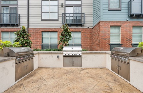 Deep Ellum Apartment | Fully Furnished | 1 Bedroom Apartment | Deep Ellum | Parking | WiFi | Gym