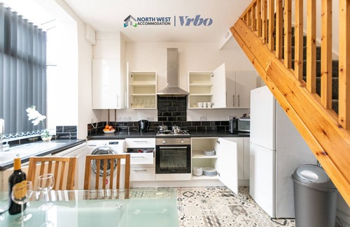 Farnworth House | Fully furnished 2 Bedroom House in Bolton – Contractors Welcome