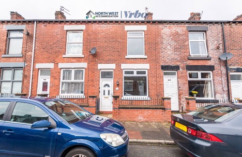 Farnworth House | Fully furnished 2 Bedroom House in Bolton – Contractors Welcome